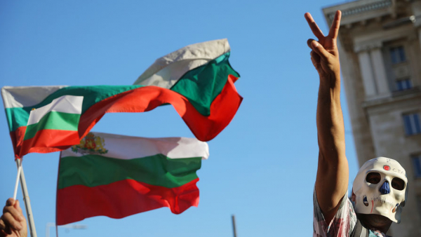 В Болгарии продолжаются многотысячные митинги с требованием отставки правительства