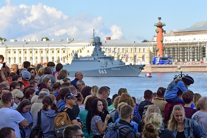 В Санкт-Петербурге начался военно-морской парад