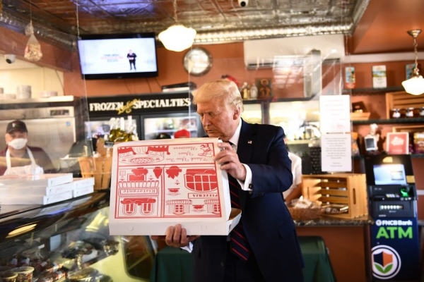   Трамп решил заехать за пиццей во время поездки в Пенсильванию 