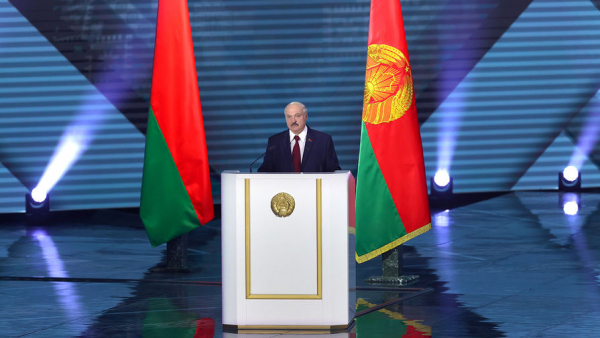 Лукашенко пожалел о смене братских отношений с Россией на партнерские