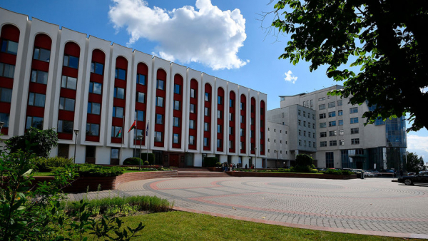 Минск заявил, что не нуждается в «заезженных советах» Зеленского
