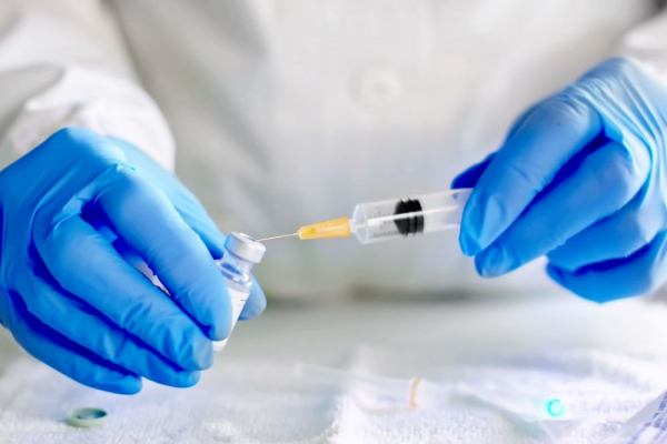   В Еврокомисии озвучили сроки появления доступной вакцины от COVID-19 