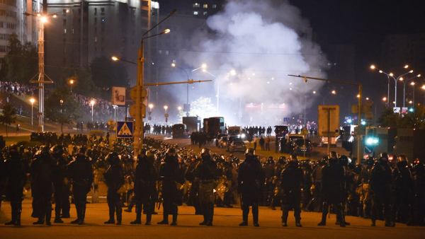 Зеленский призвал белорусов отказаться от уличного насилия после выборов