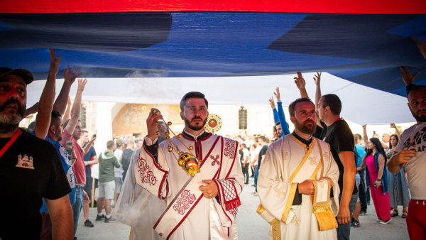 В Черногории прошли массовые протесты верующих