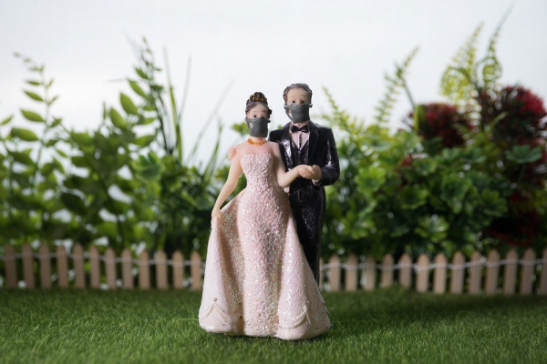   На Кипре запретили целоваться на свадьбе 