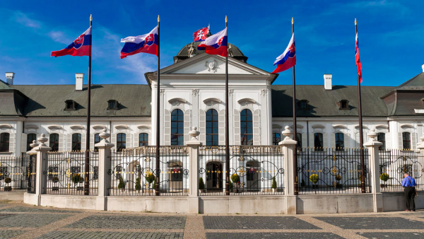 Россия высылает трех словацких дипломатов