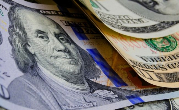 Курс на пессимизм: доллар поднялся выше 74 рублей