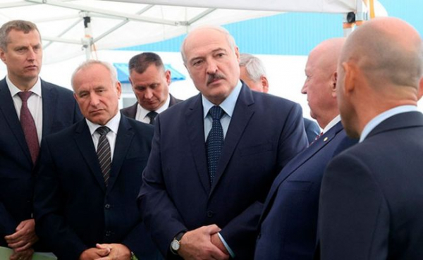 Лукашенко пообещал ответить всем, кто введет против него санкции