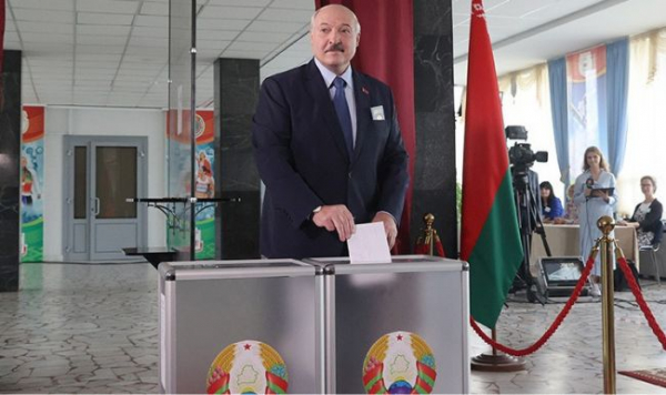 Лукашенко пригрозил СМИ моментальным ответом