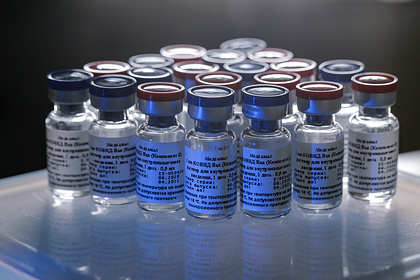 Первые вакцины от коронавируса в России выпустят за две недели