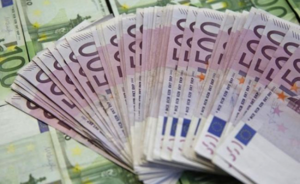 Российские банки вводят комиссии за ведение счетов в евро