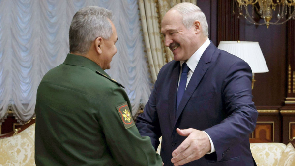 Лукашенко предложил Шойгу провести новые военные учения