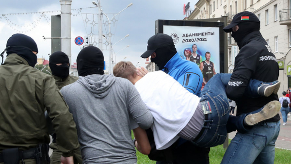 В Минске на акции протеста студентов задерживают манифестантов