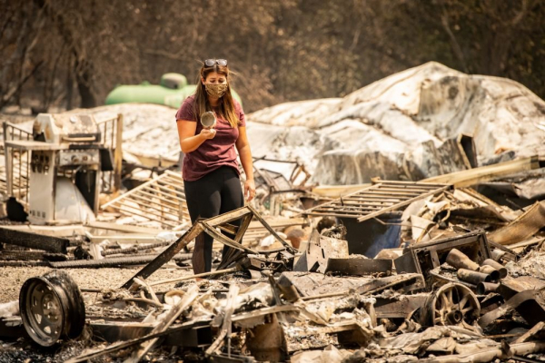   Бушующие на западе США природные пожары унесли жизни 28 человек 