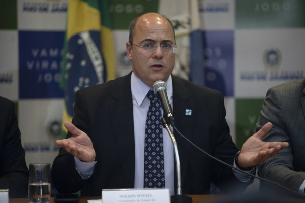   Губернатора Рио-де-Жанейро отстранили от должности из-за обвинений в коррупции 