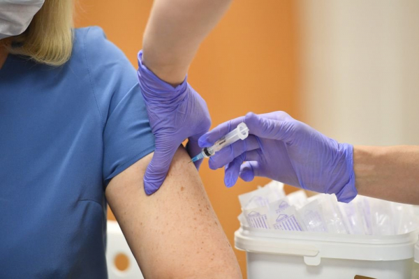   Академик РАН рассказал об ограничениях на вакцинацию от COVID-19 
