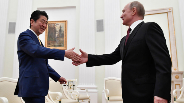Синдзо Абэ рассказал, почему не удалось заключить мирный договор с Россией