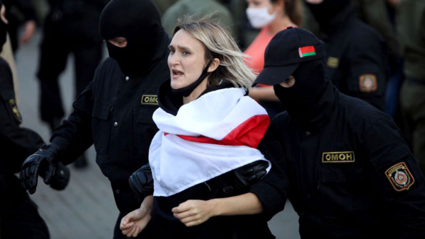 Тихановская пригрозила задерживающим женщин силовикам деанонимизацией