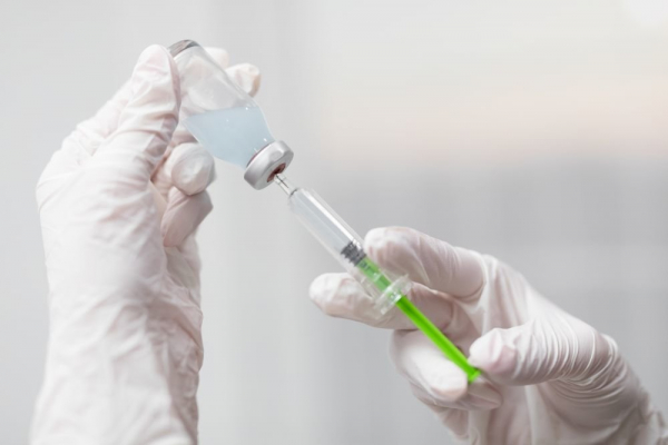   Financial Times: Британских добровольцев заразят COVID-19 для испытания вакцин 