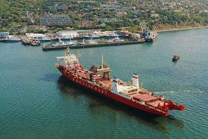 Лихтеровоз «Севморпуть» прибыл в порт Петропавловска-Камчатского