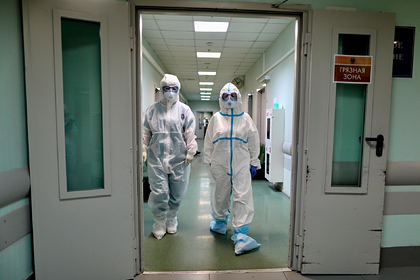 Росстат сообщил о снижении числа связанных с коронавирусом смертей в России