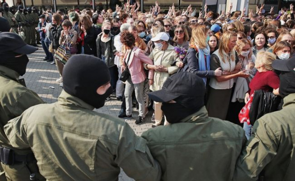 «Самый-самый женский марш» в Минске провалился — ОМОН задерживает участниц