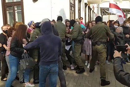 В Минске задержаны десятки участниц женского марша протеста
