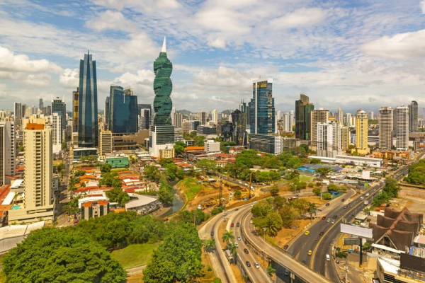 Панама возобновила прерванное в марте международное авиасообщение
