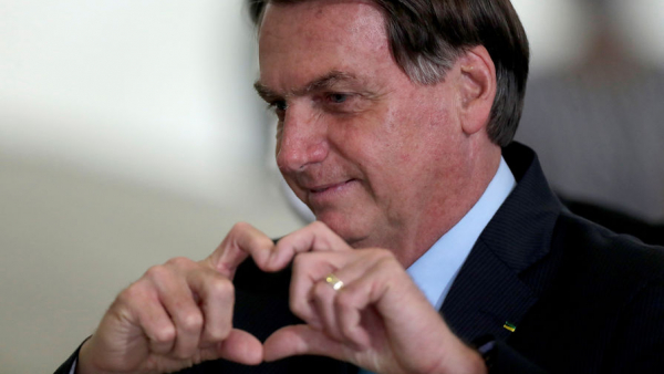 Как президент Бразилии набирает популярность во время пандемии