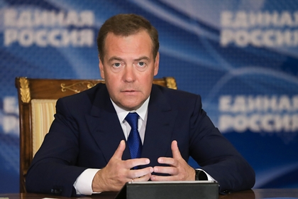 Медведев предложил выдавать лекарства по рецепту бесплатно