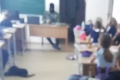 Российскую школу наказали за урок с «захватом» детей в заложники